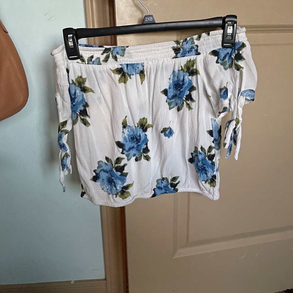 Flowy crop top